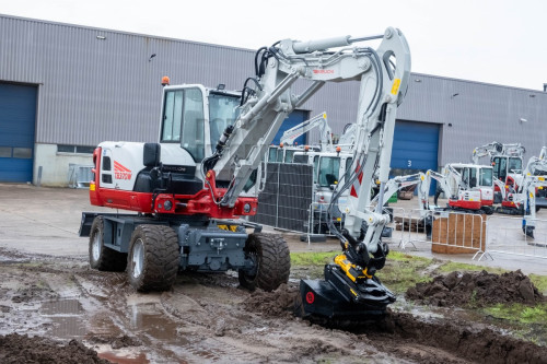 Takeuchi TB370W 11